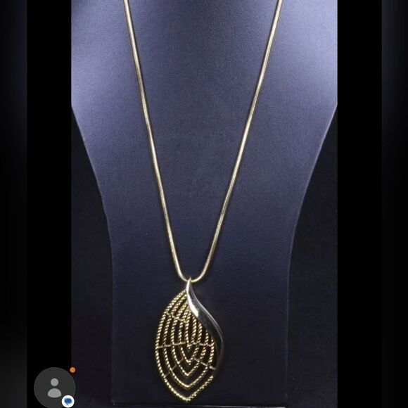 Vintage TRIFARI Goldtone Abstract Leaf Pendant 3"L Necklace & Snake Chain 36"L - Picture 1 of 5